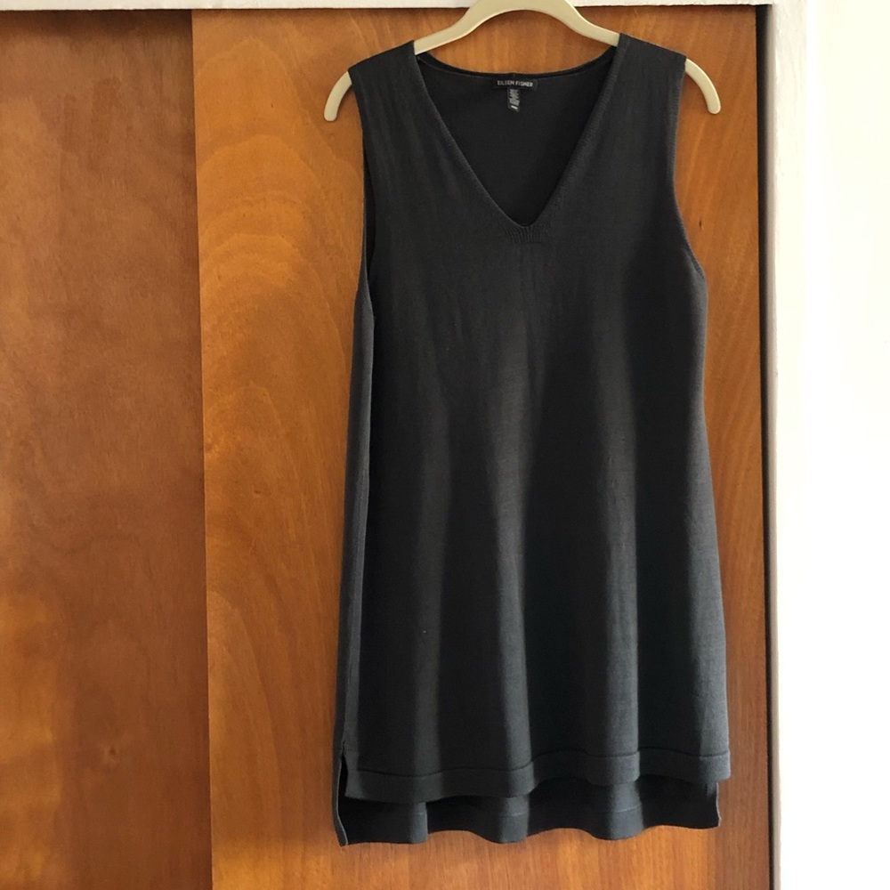 Sleeveless Knit V-Neck Long Top with Side Slits